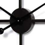 riesige industrielle wanduhr