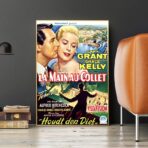 filmplakat mit der hand am kragen